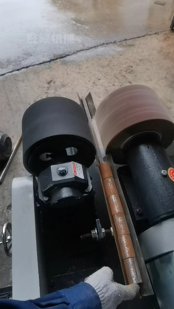 小型铁管除锈抛光机