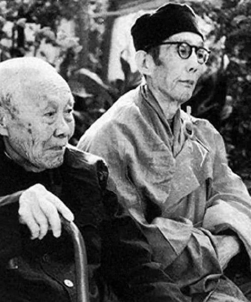 晚清时期,婉容把太监孙耀庭叫进闺房,命令他伺候自己冲澡,谁知,当她