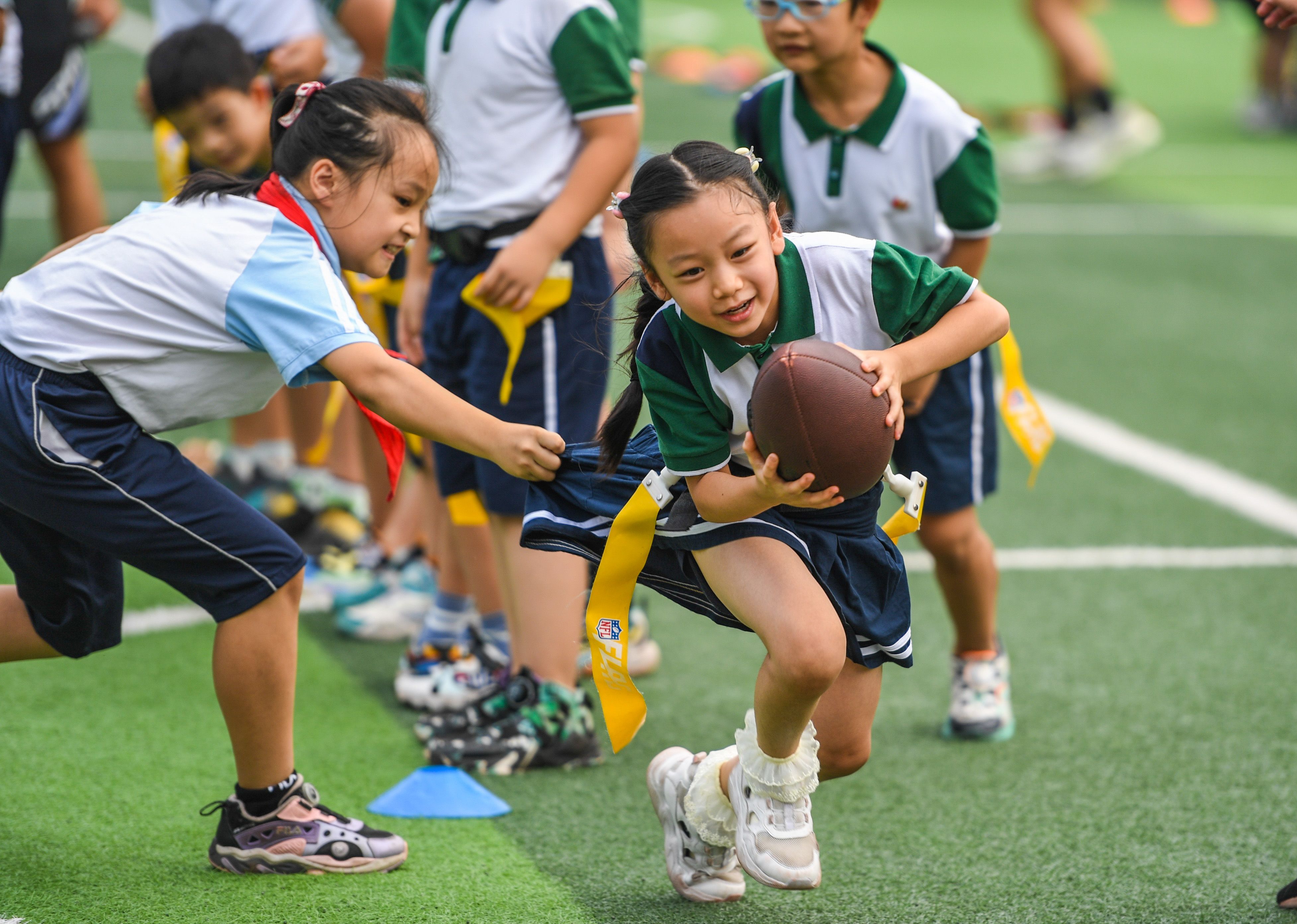 金牛区少年儿童业余体育学校承办的"金牛区世运会腰旗橄榄球进校园