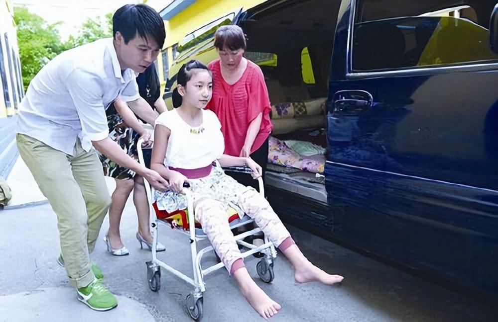 回顾:小伙帮新疆残疾姑娘11年,用77张照片记录女孩的"重生路"