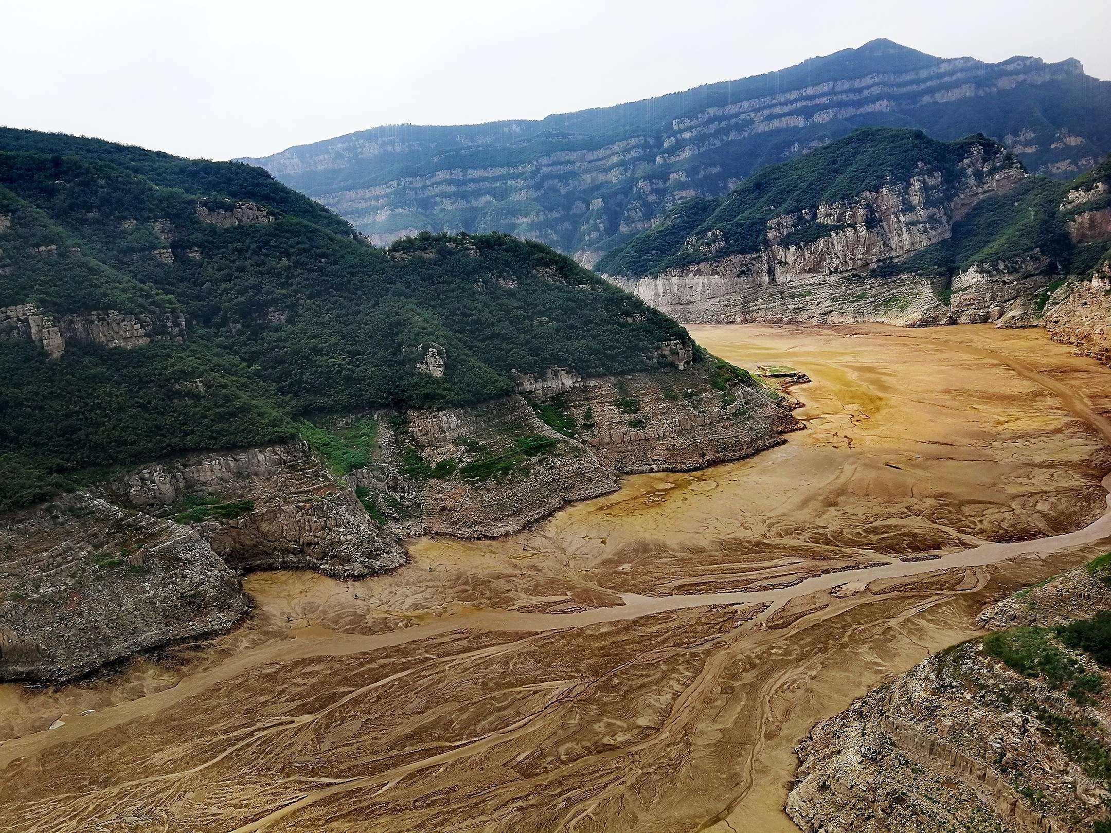 地上悬河图片图片