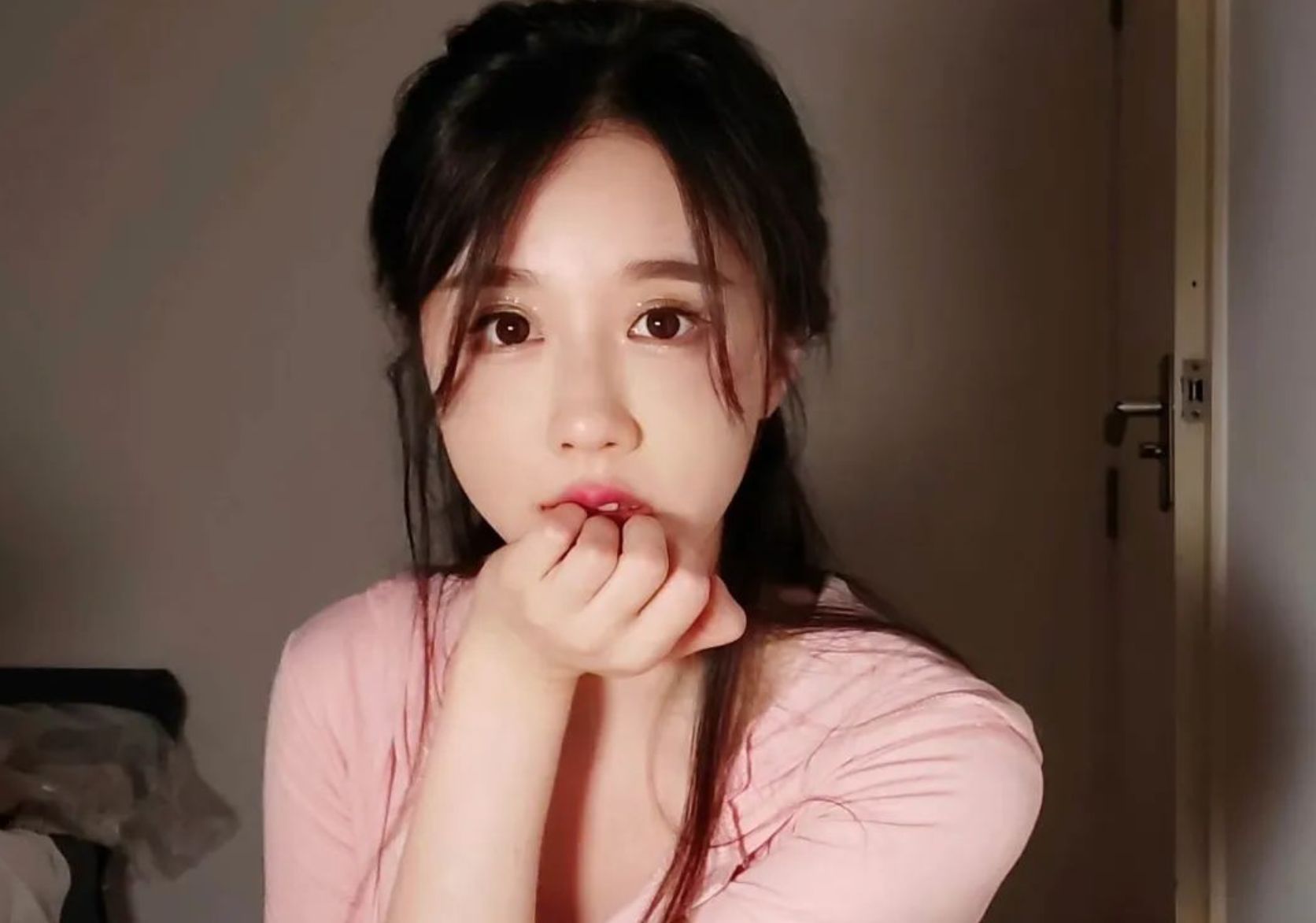 轩子巨2兔晒视频出现意外,膝盖伤痕再次加深,网友:羡慕力哥!