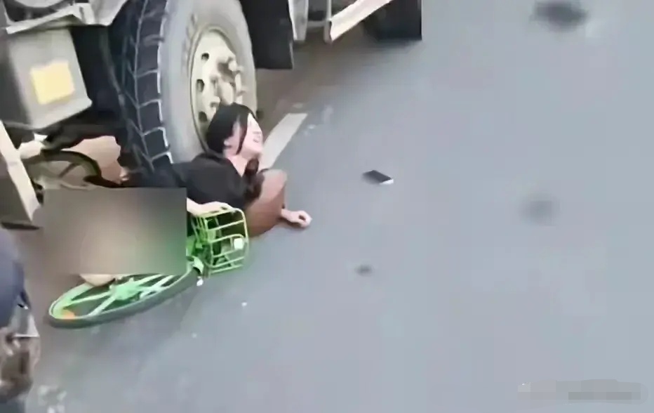 肠子图片大全腰斩图片美女死亡的照片图片女子腰斩死亡照片美女照片