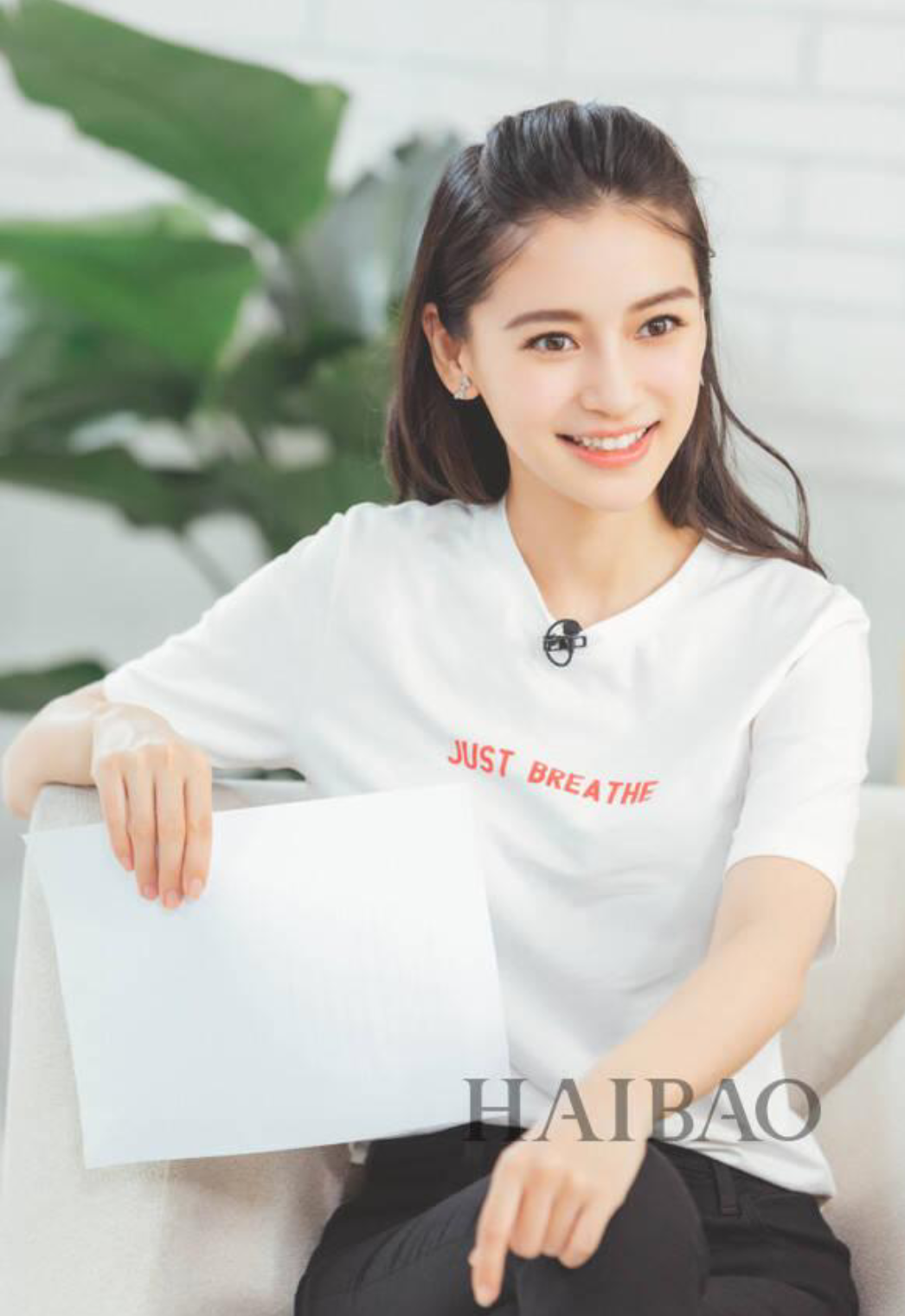 演员杨颖说,angelababy是我瞎取的名字,上课的时候老师给我们念了一遍