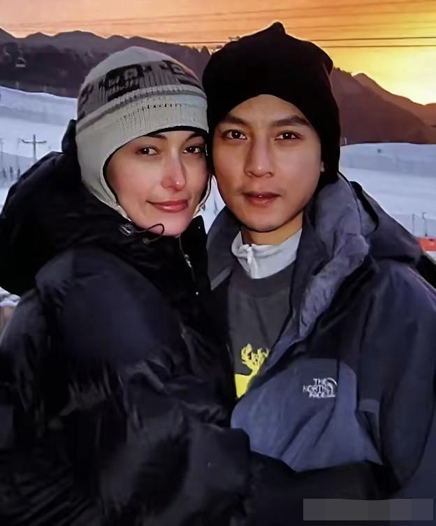 吴彦祖曾坦言,他与妻子已维持了十年的无性婚姻,期间他们分房而睡,未