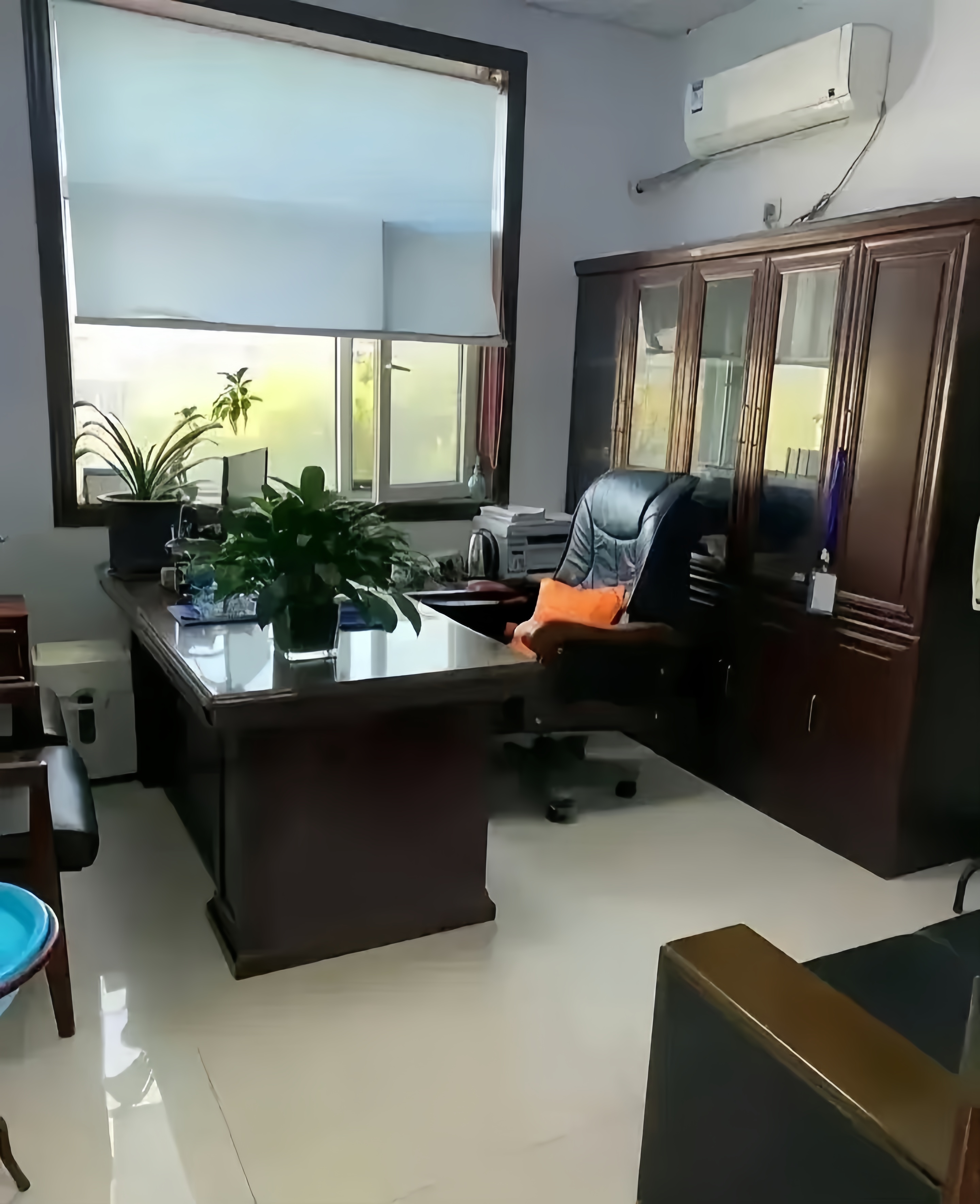 街头巷尾,面包,啤酒,碳酸饮料及牛奶等往日热销商品,如今却门庭冷落