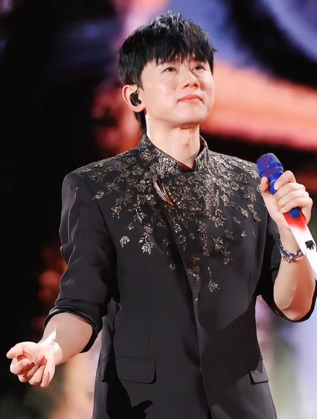 张杰谢娜发帖秀恩爱,粉丝评论区刷屏喊"老公",梦女还惦记着呢