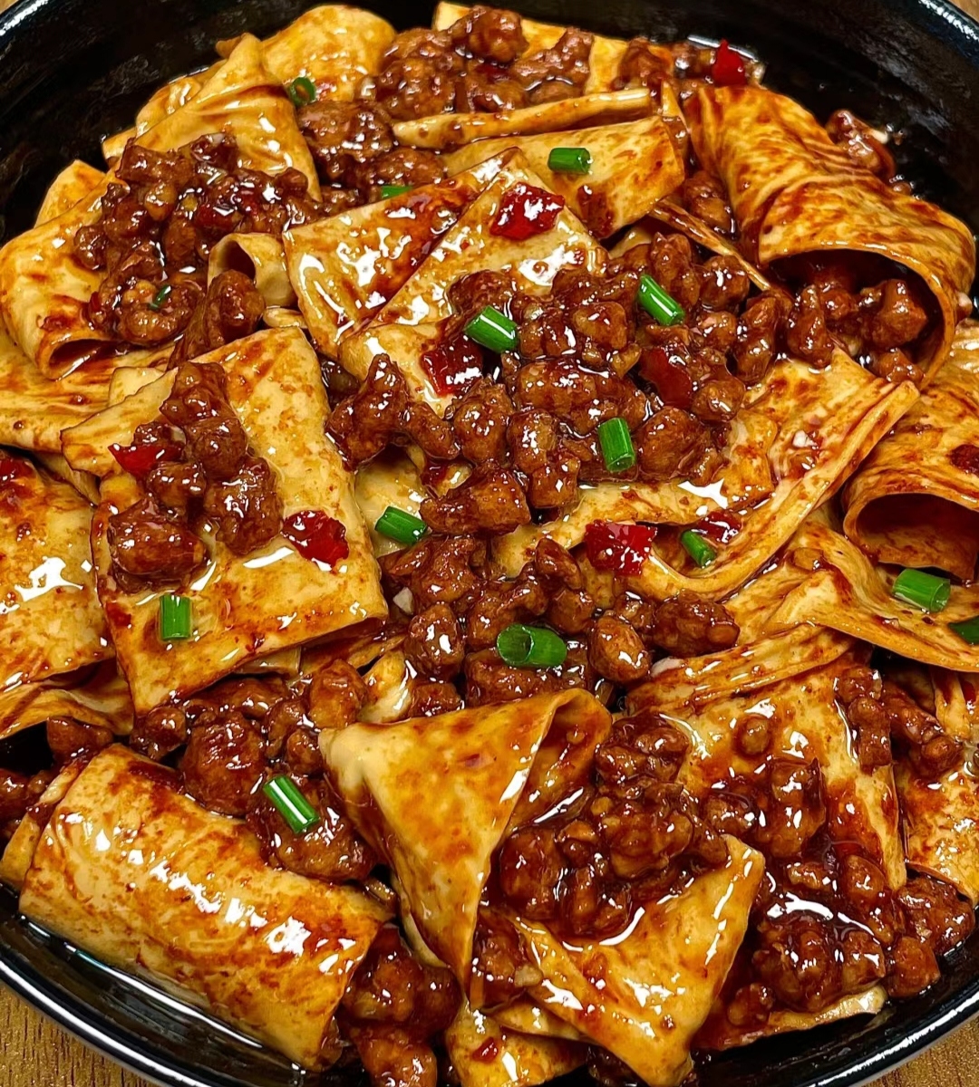 千张口感软嫩又带点韧性,肉丁鲜嫩多汁