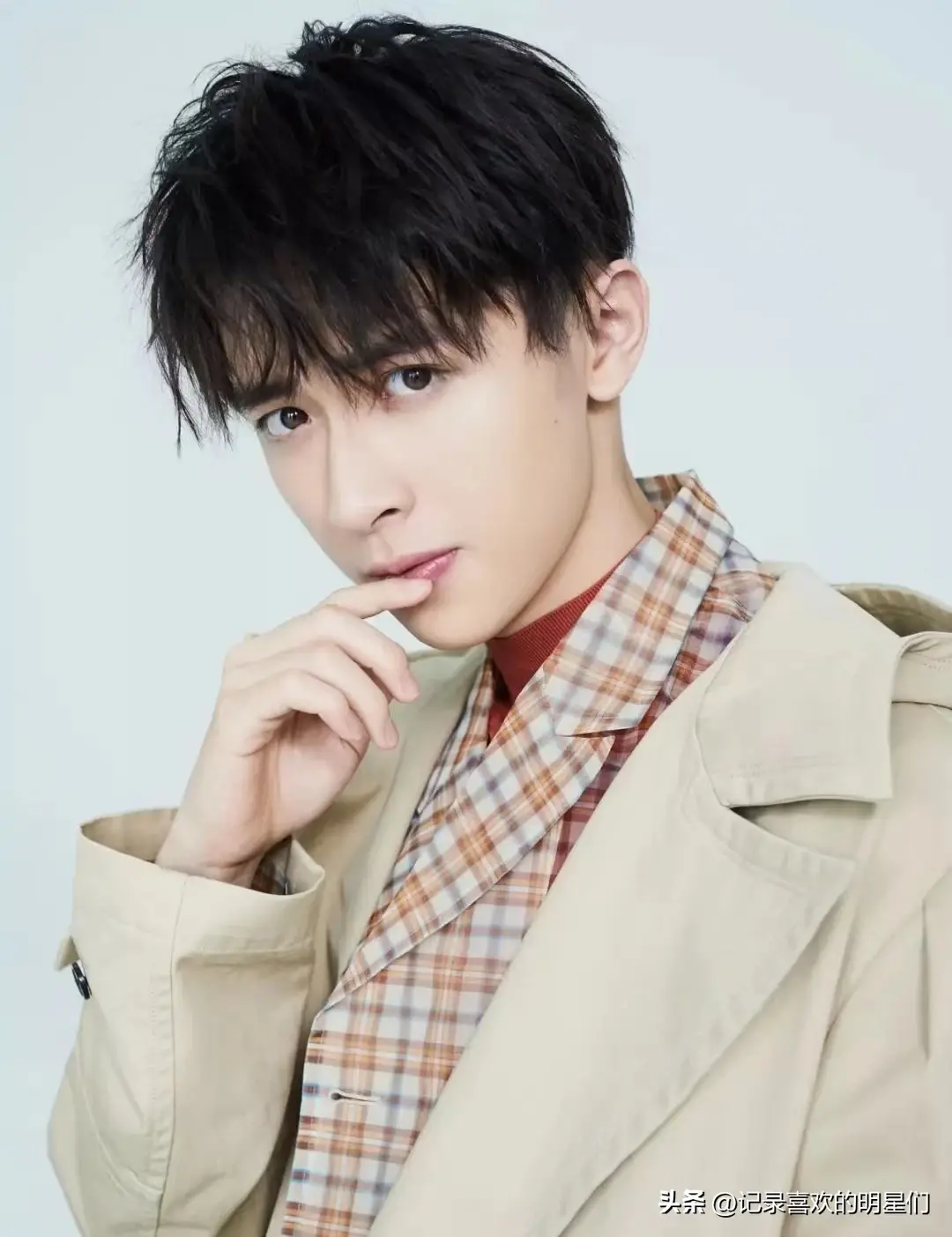 张逸杰新晋男演员,身上散发青春活力满满的气息,自带贵族气质