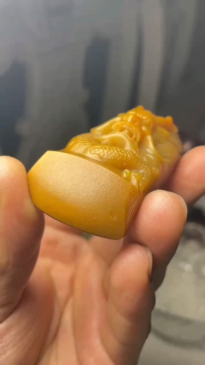 黄蜡石籽料雕件欣赏,让说是玛瑙的收声