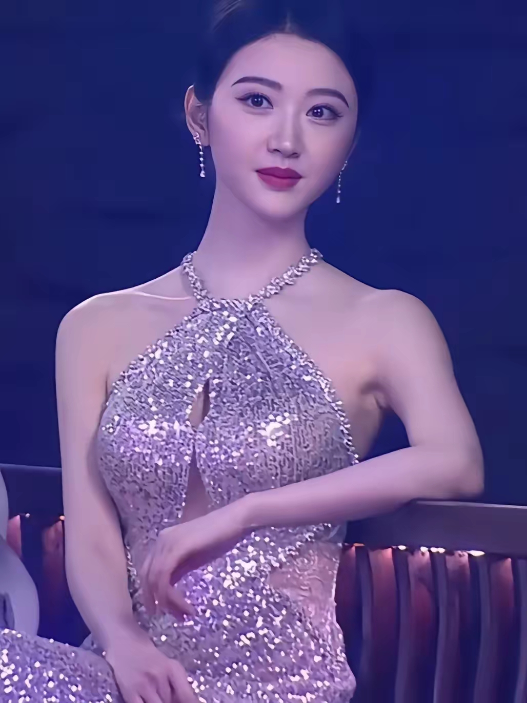 觉得很有精气神#明星# #景甜# #知名记者称张继科