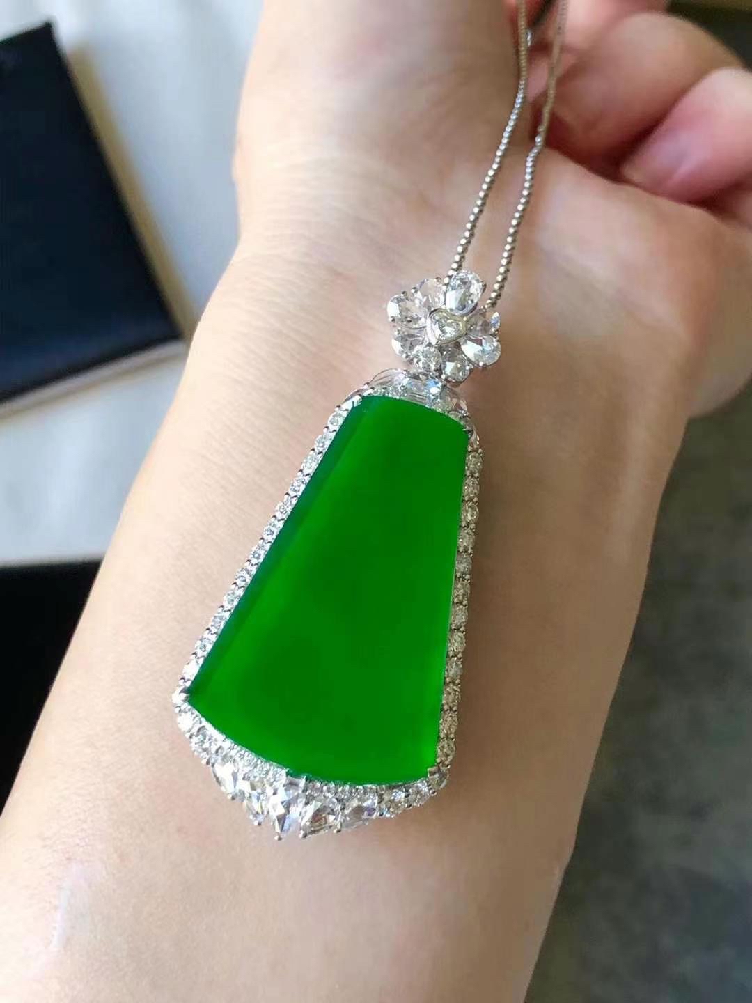 满绿翡翠牌子价格