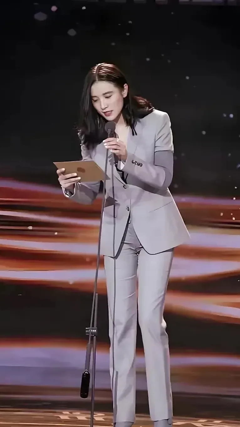 别的女明星露胳膊露