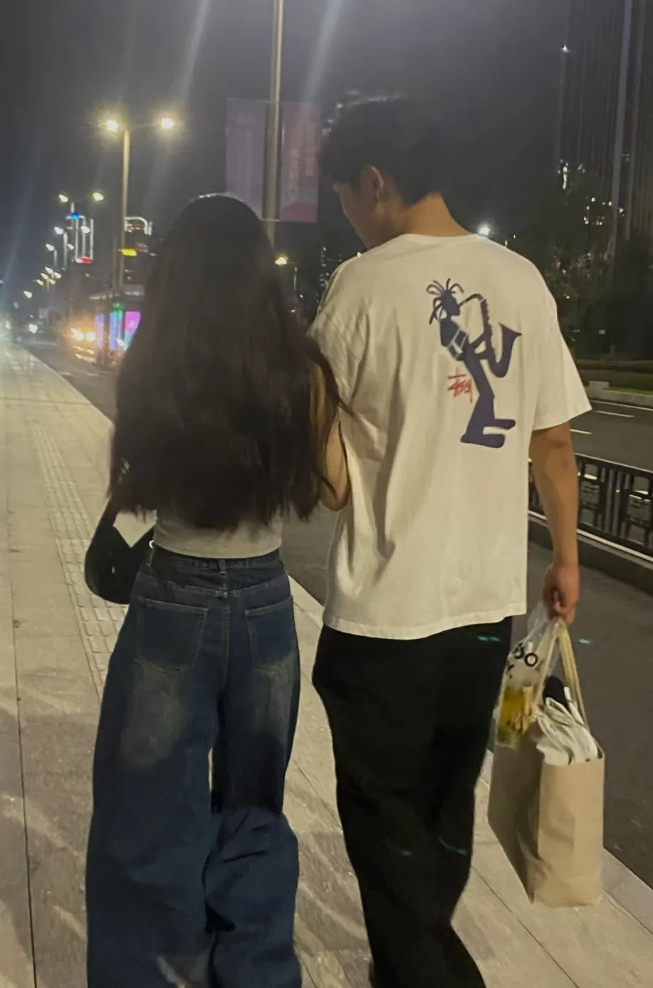 昨晚,我儿子打电话来说,国庆节又要带着女朋友来家