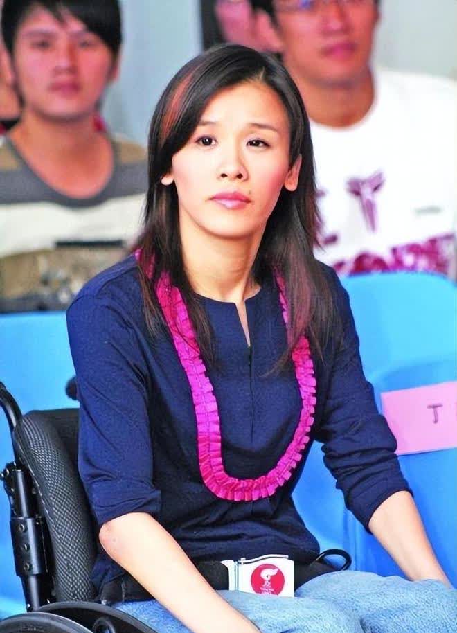 "1998年"跳马皇后"桑兰在一场运动会上摔伤,导致高位截瘫,下半身永久