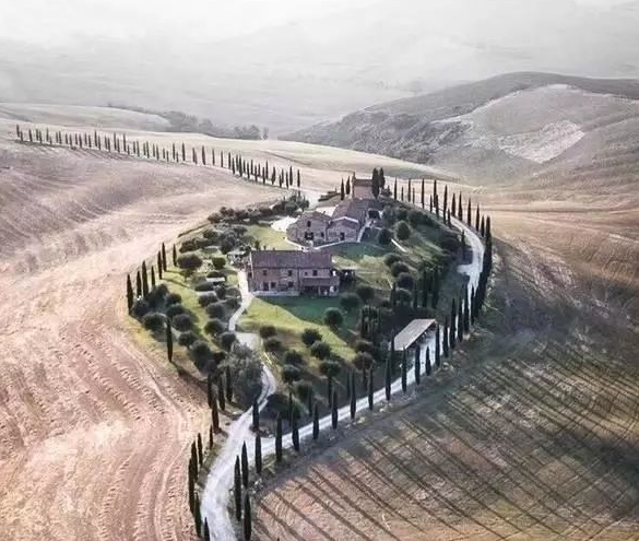 参观演员周杰的豪宅,家里自带农场和泳池,不拍戏也是人生赢家