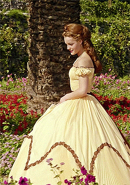 《茜茜公主》50套裙子欣赏:别只看主角的蓬蓬裙,配角服饰也精美