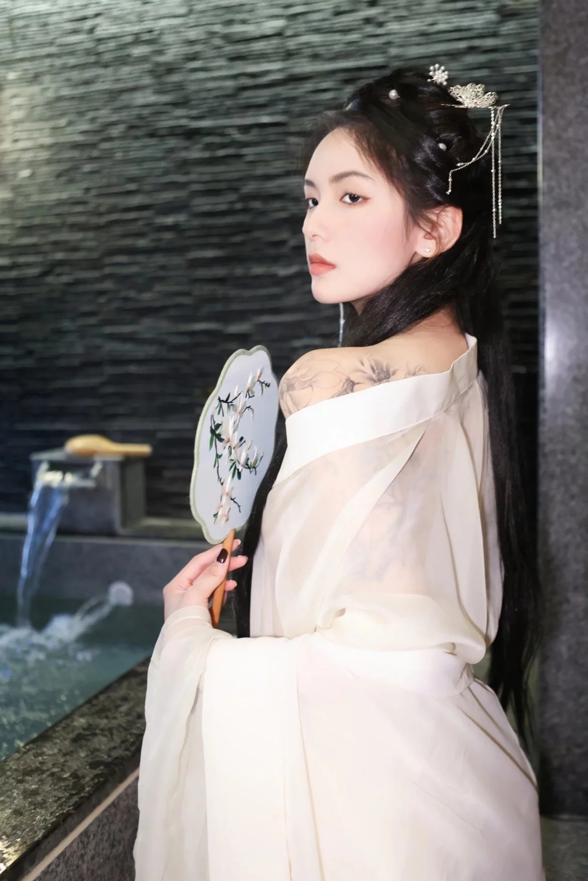 美女艺术照:温泉浴池白纱轻透古装服饰写真82p