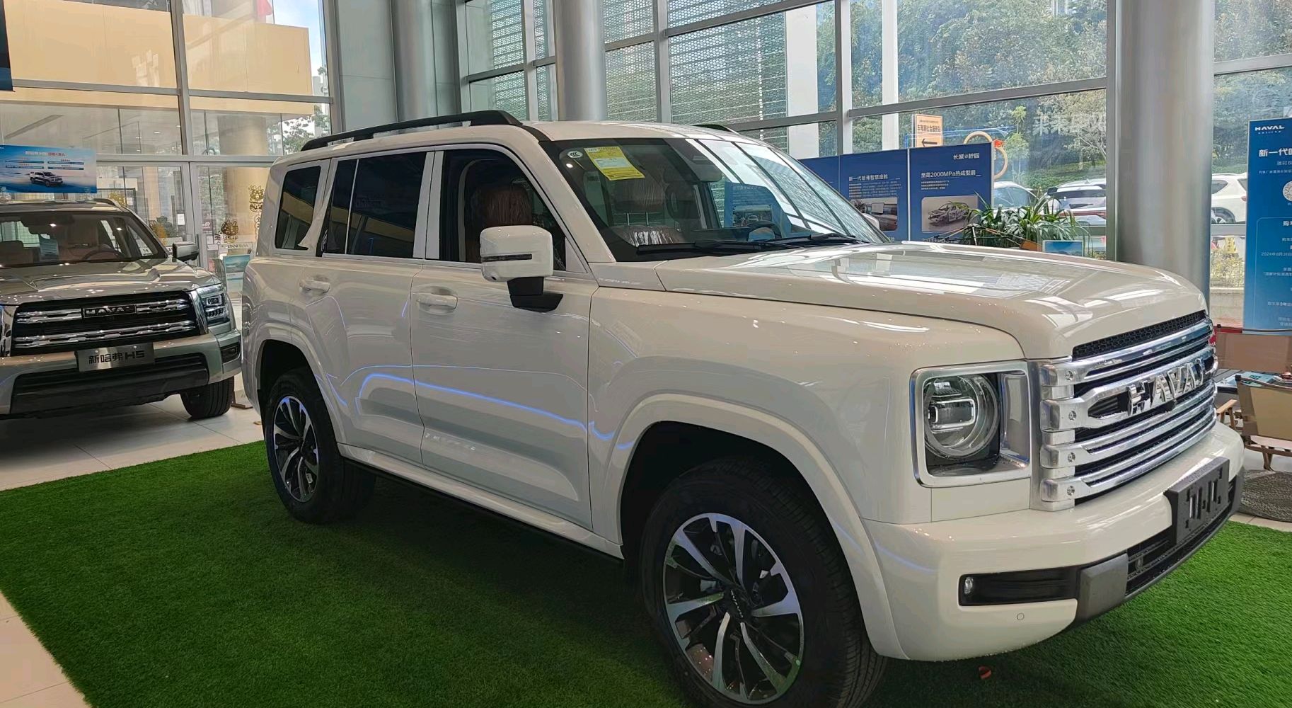 新款哈弗h9登场,白色涂装更显大气