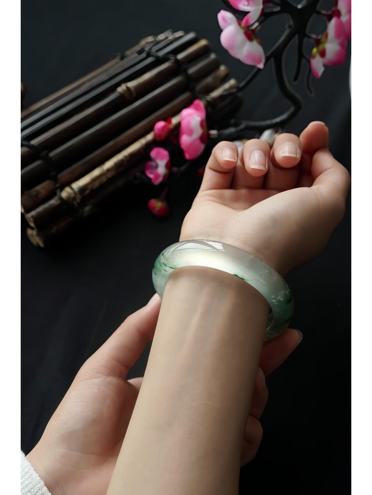 戴翡翠能泡澡吗女生图片(戴翡翠能泡澡吗女生图片高清)