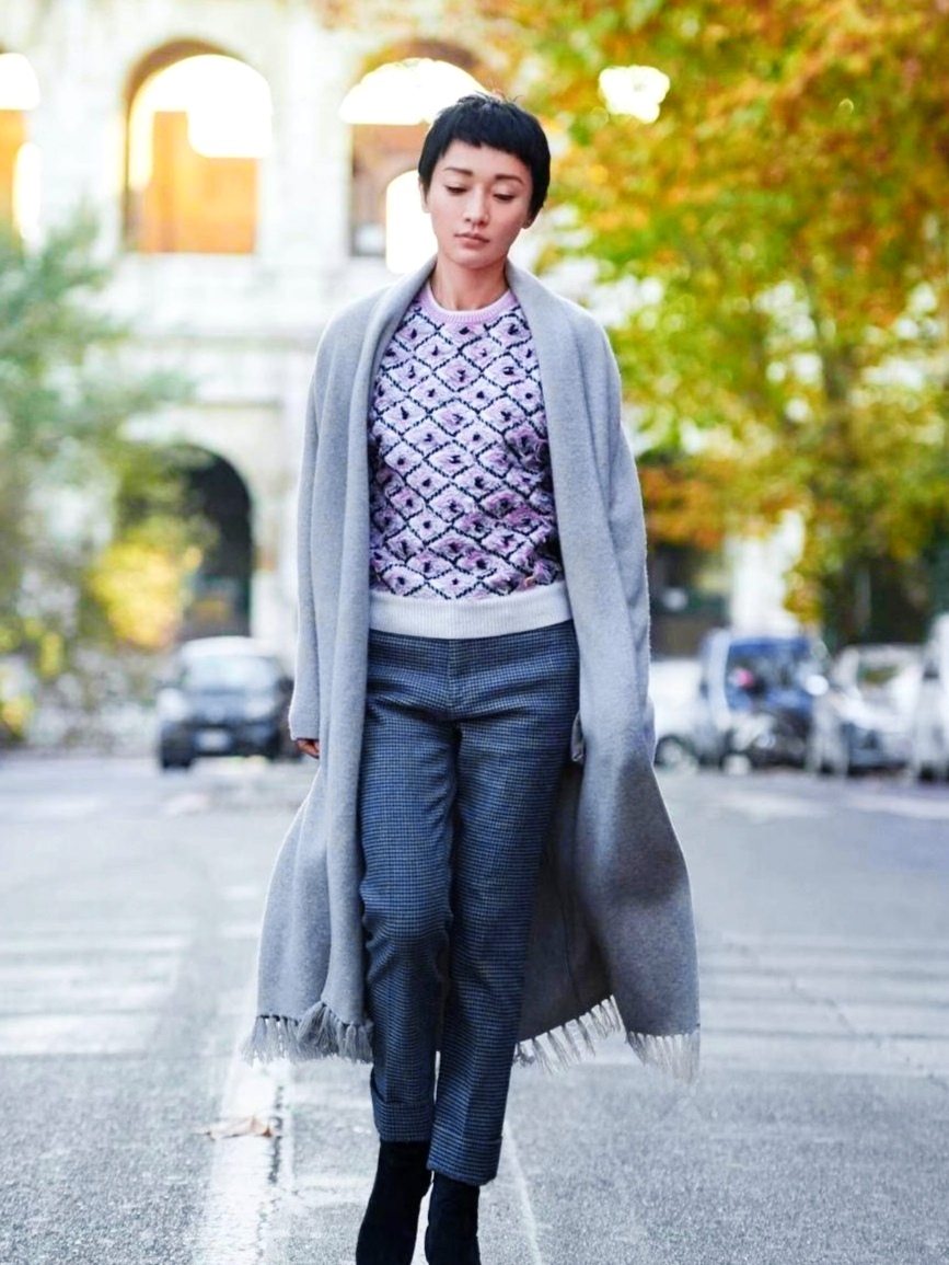 朋友们喜欢这样的周迅吗?超短发上演另外一种优雅之美!