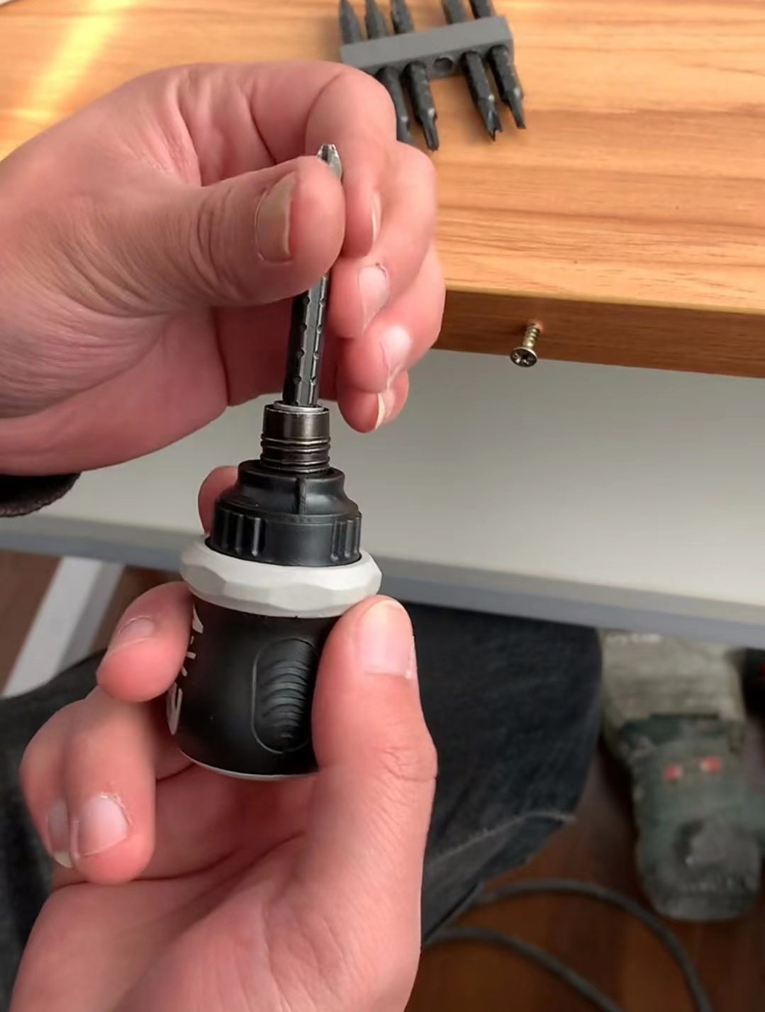 重庆鬼才研发的"螺丝扳手"火了,一把顶十把,才半包烟钱,真牛