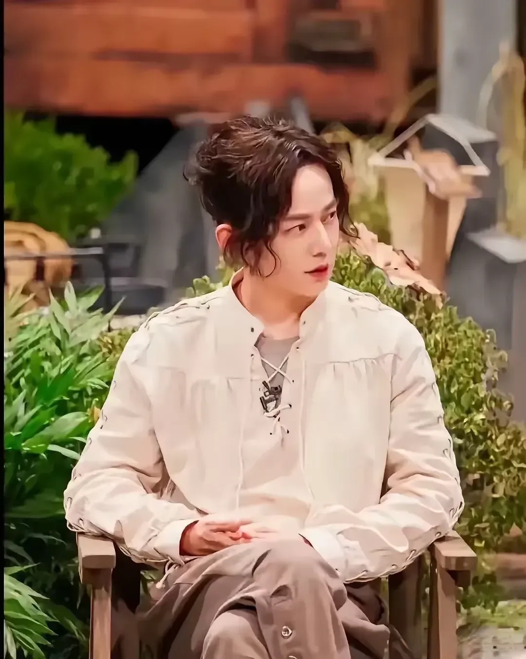 何炅老师这是怎么了?