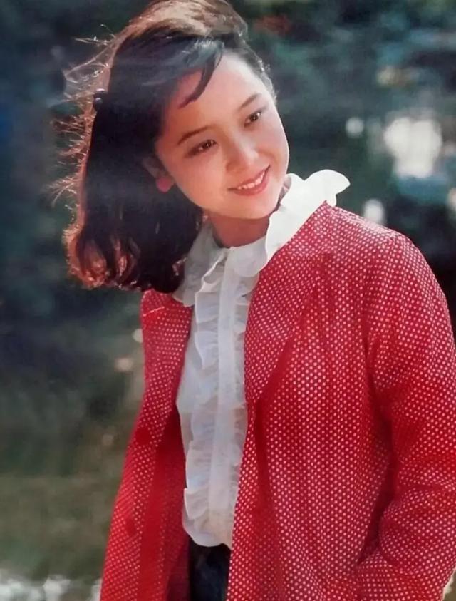 演员宋忆宁:6岁就演戏,嫁同班同学,丈夫大家都熟悉