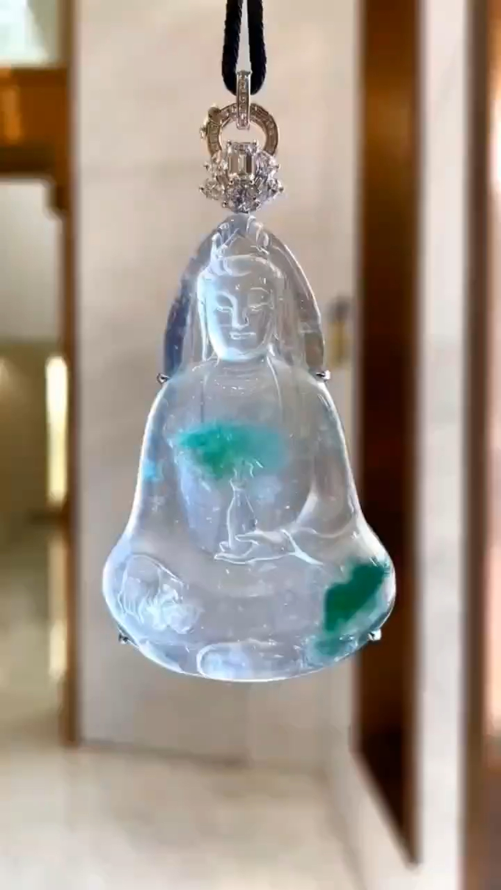 冰种翡翠观音吊坠