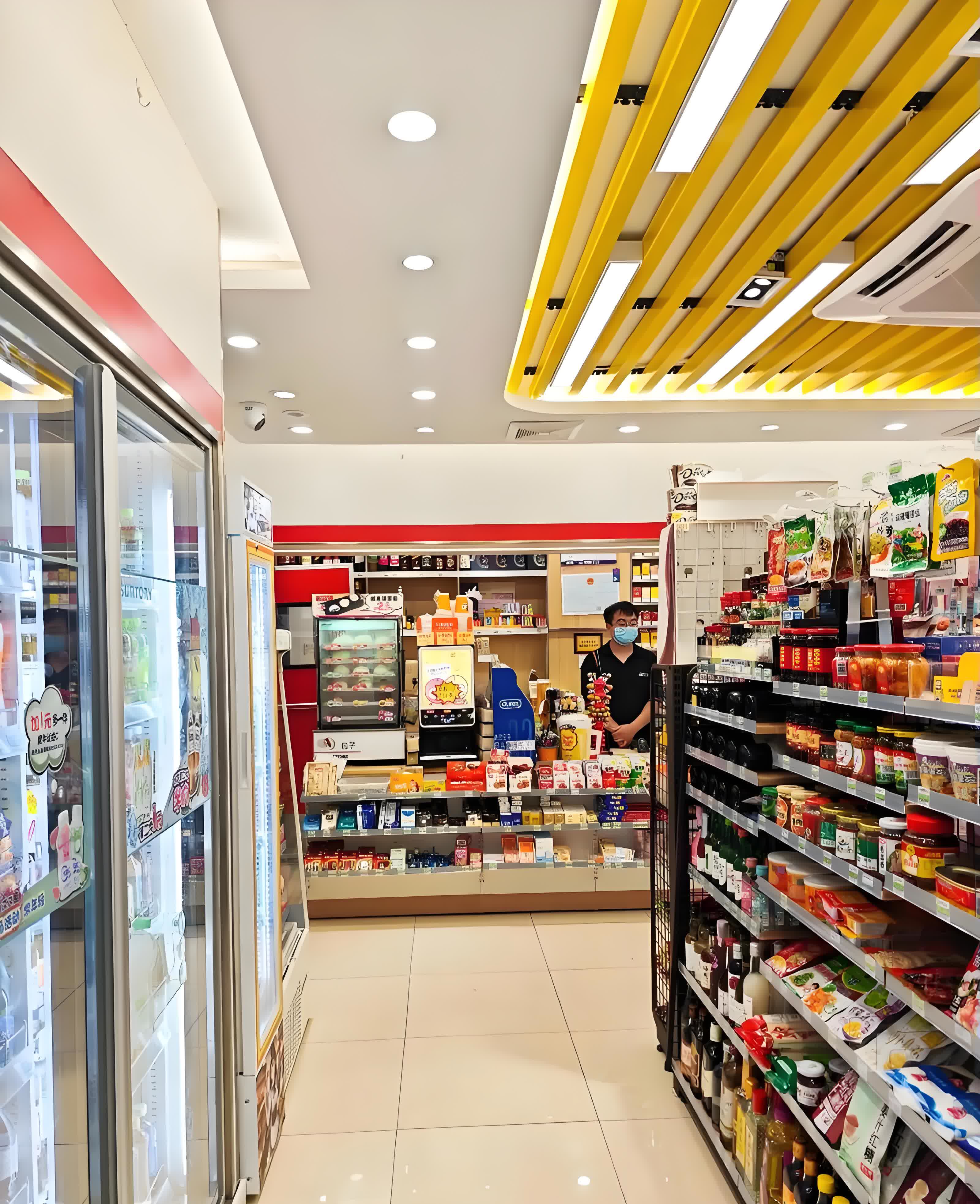 安徽合肥,女子开了一家便利店,烟草局突然上门检查,直接在店里一个