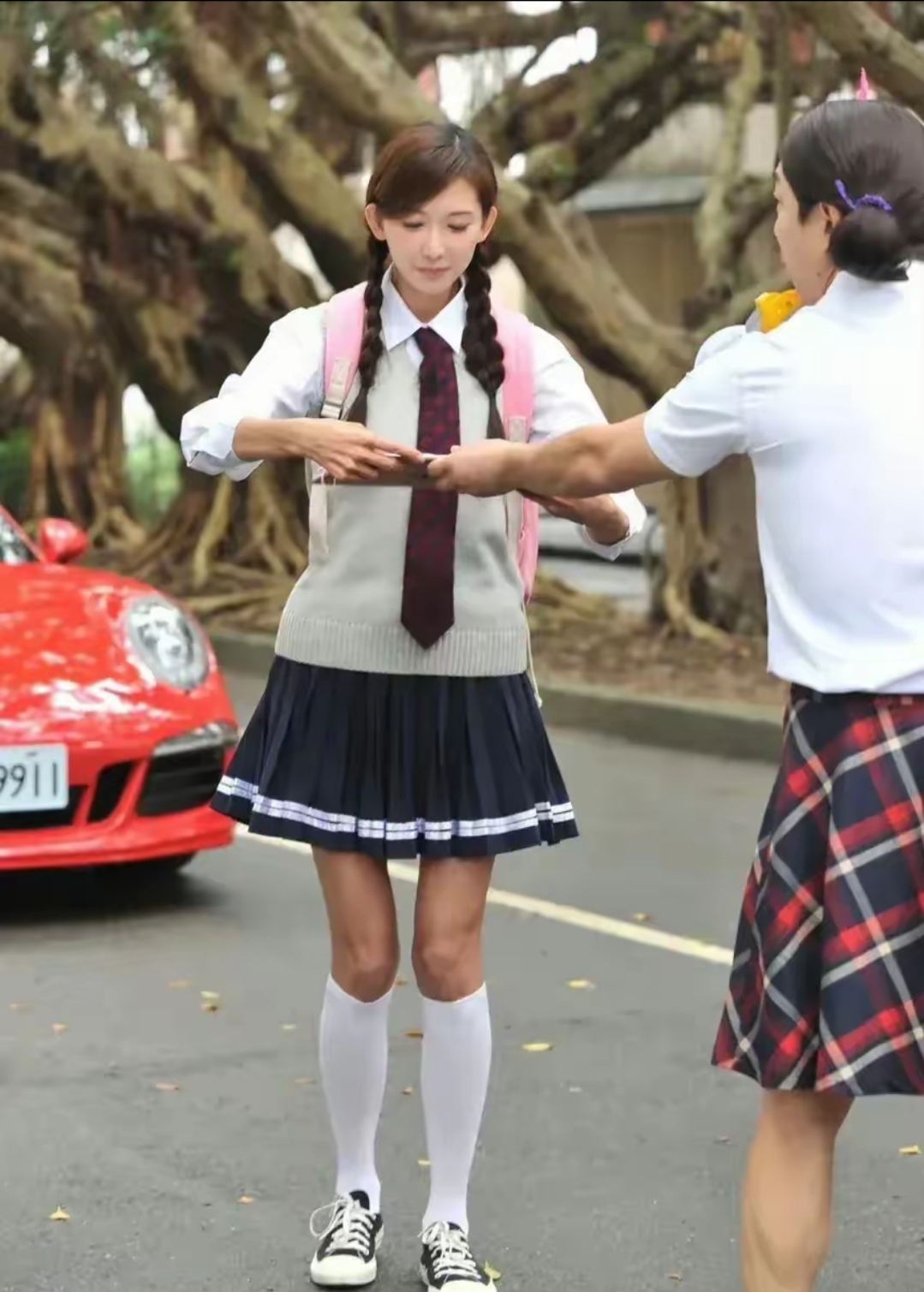 48岁的林志玲穿上学生装,年轻气息再也找不到了