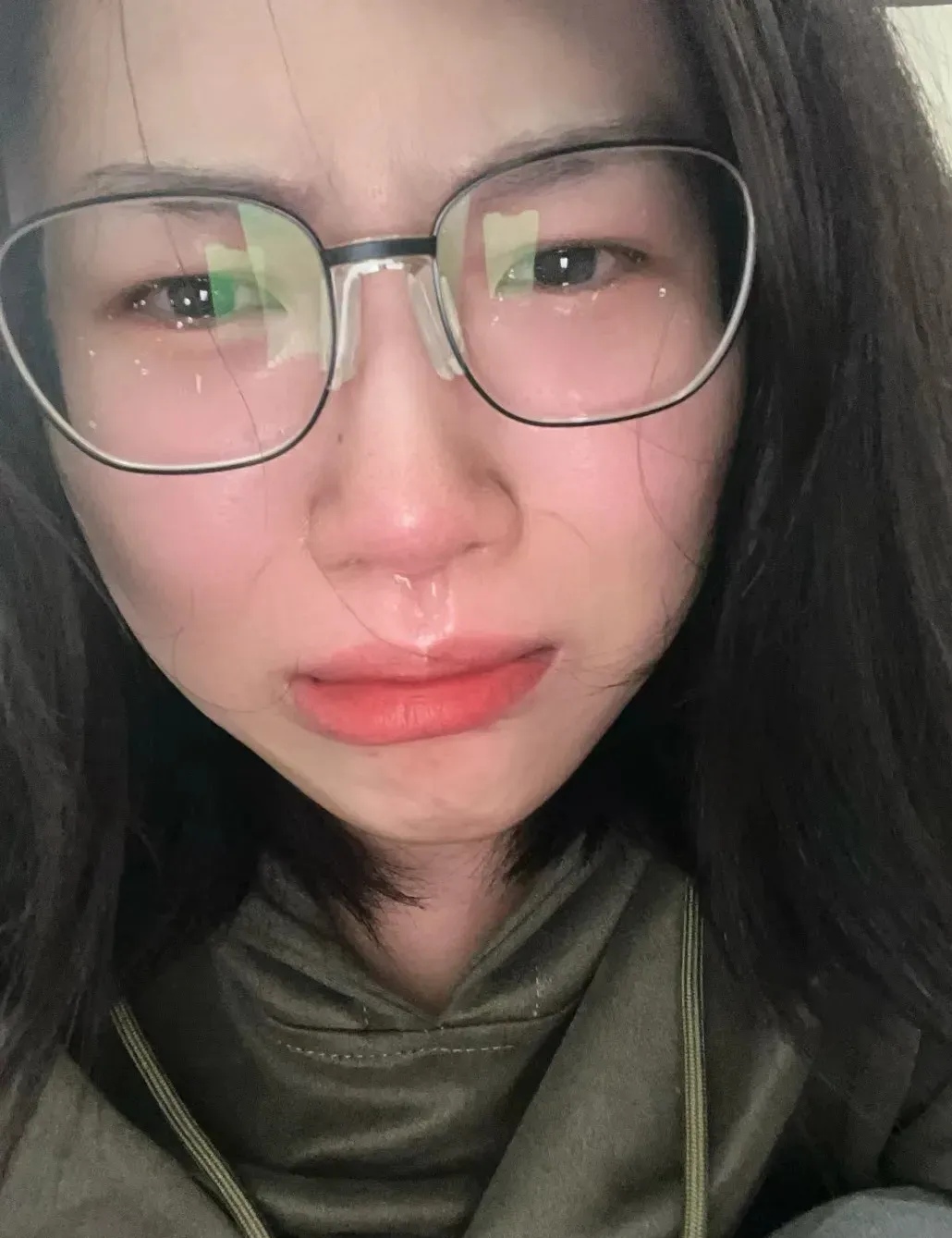 我来细算,早餐10元,午餐15元外加10元奶茶,晚餐1