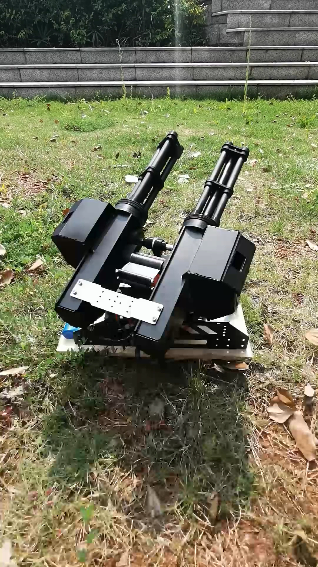 哨戒机枪疯狂运作