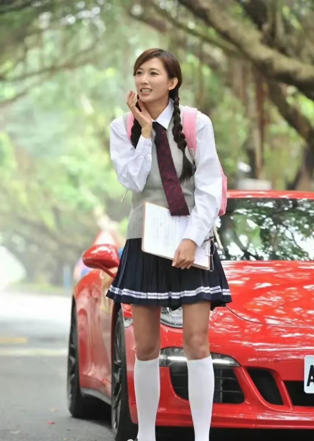 48岁的林志玲穿上学生装,年轻气息再也找不到了