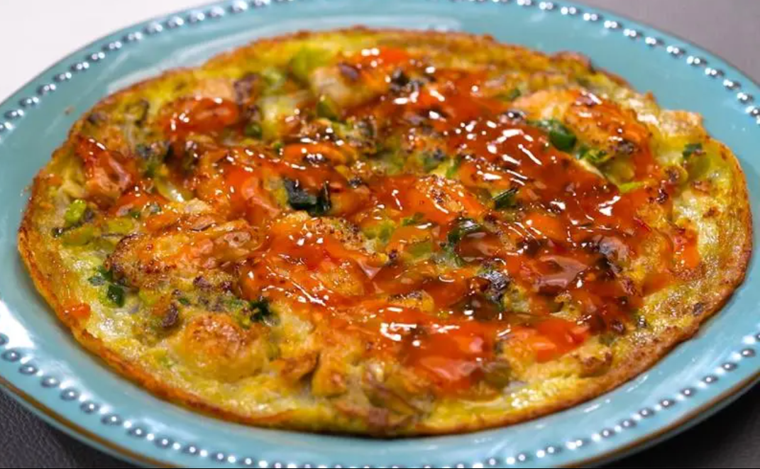 蚵仔煎 蚵仔煎是一道源自福建泉州的传统小吃,也是中国台湾,潮汕地区