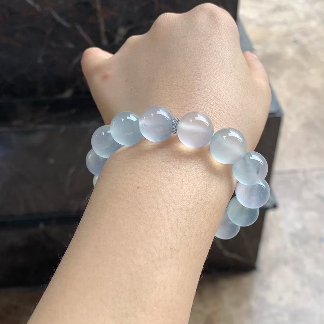 玻璃种翡翠手串价格(玻璃种翡翠吊坠价格一般是多少)
