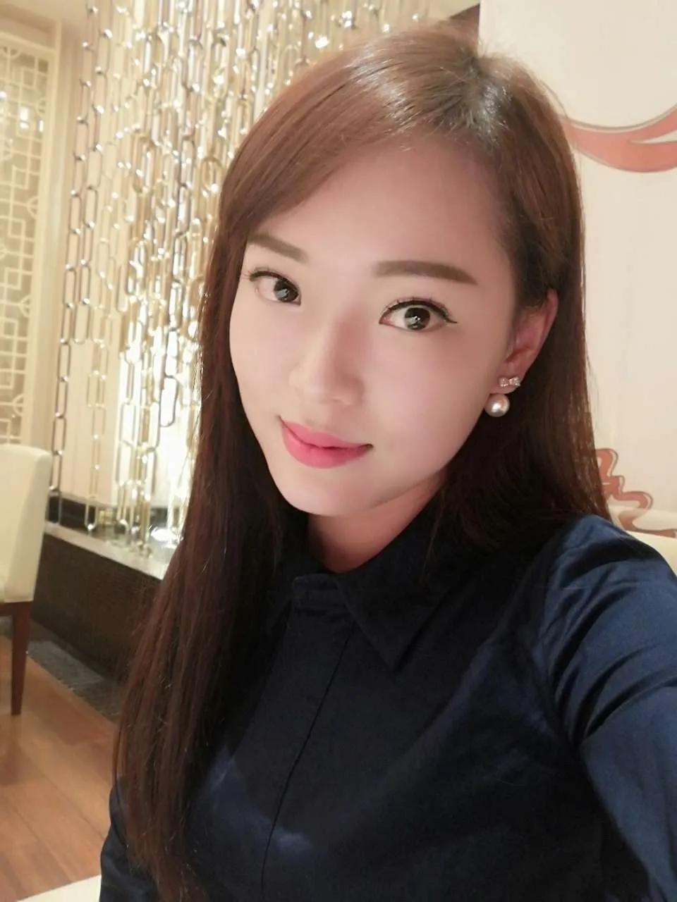 33岁的离婚女子,来相亲会上,首先要求男方必须年入60万,且不能抽烟