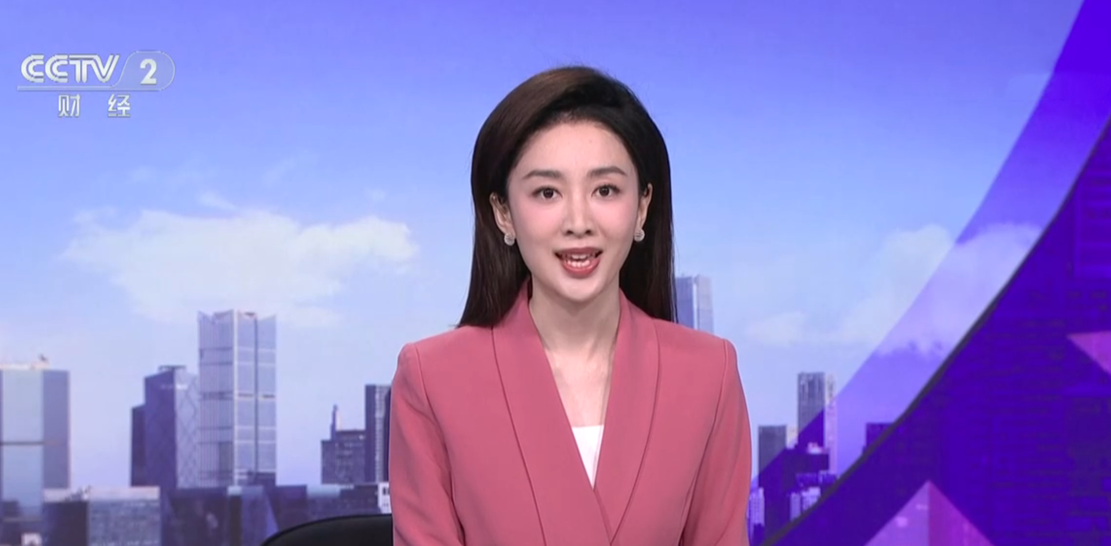 央视新面孔郭若天受重用,顶替马凡舒主持颁奖晚会闭幕式