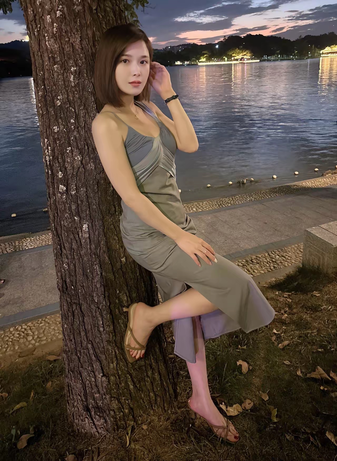 28 岁的我,在武汉的企业里拼搏,年薪八万,生活安稳,老家湖北荆州的.