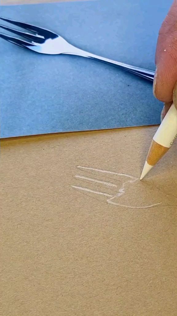 如何画逼真的叉子