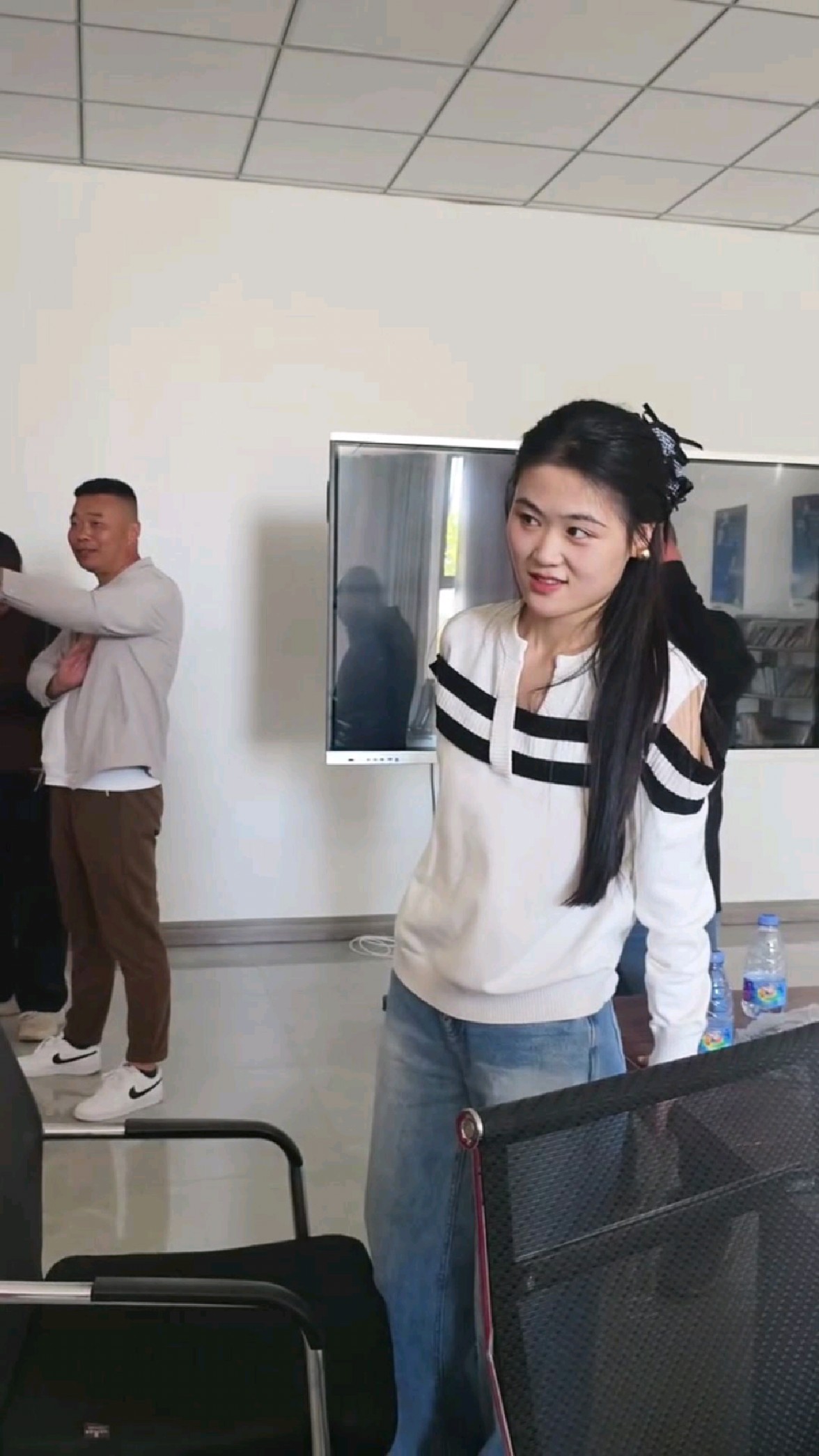 大衣哥儿媳妇陈萌今天带着孩子出门了