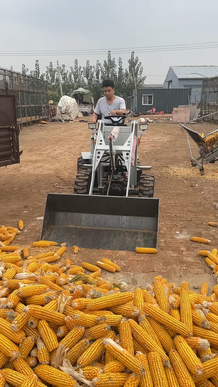 农村小伙自制四驱小铲车