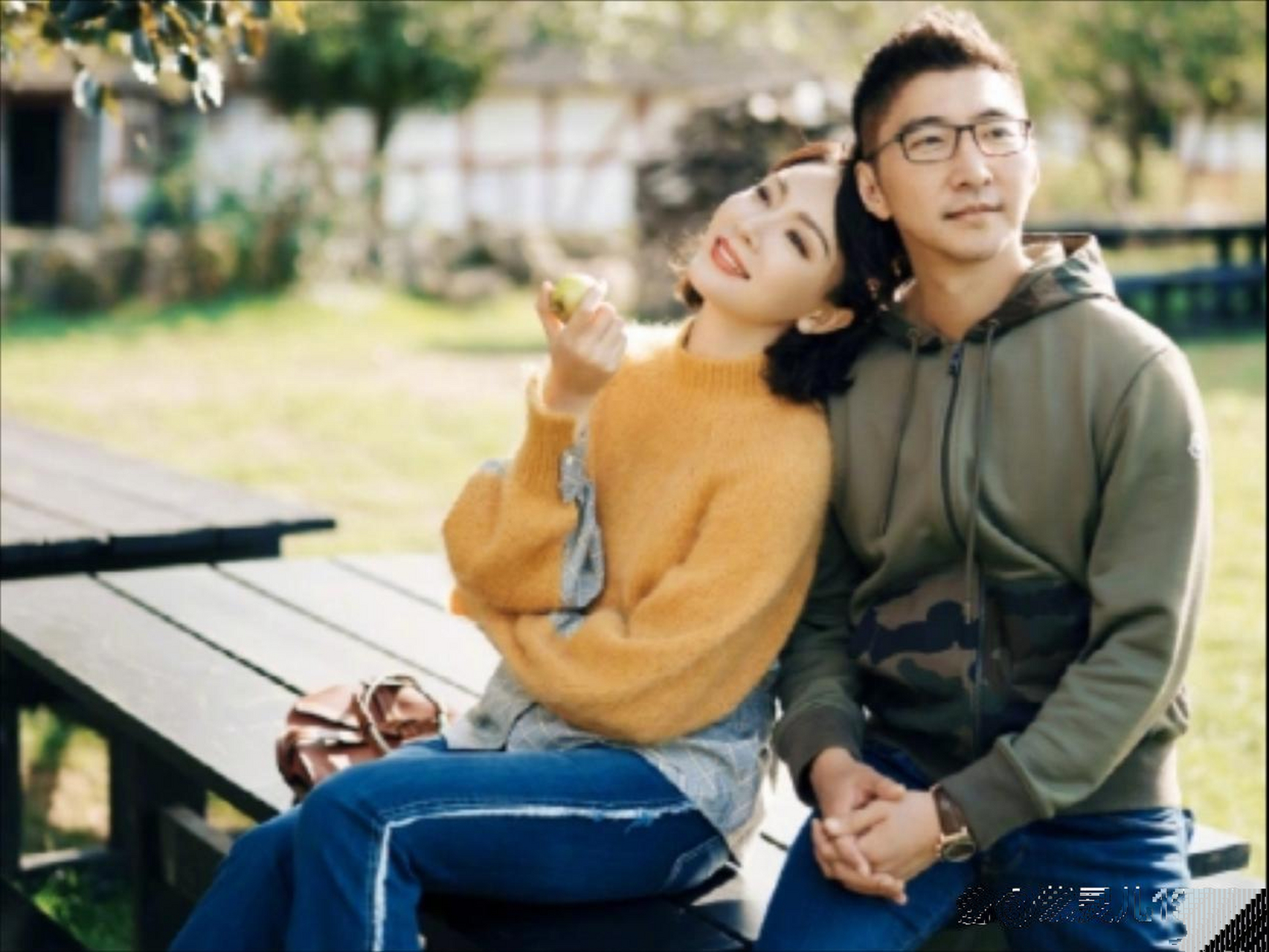 陈数的老公赵胤胤是一位钢琴家,陈数婚后没有孩子,视继子如亲生,一