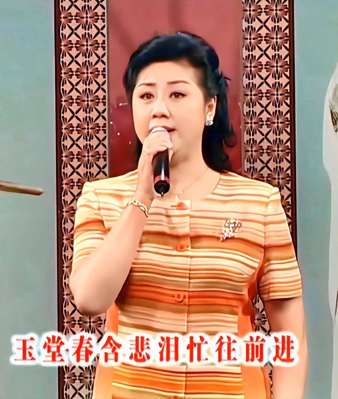 京剧名家董翠娜幼年丧父再婚嫁给大自己15岁的丈夫幸福吗?
