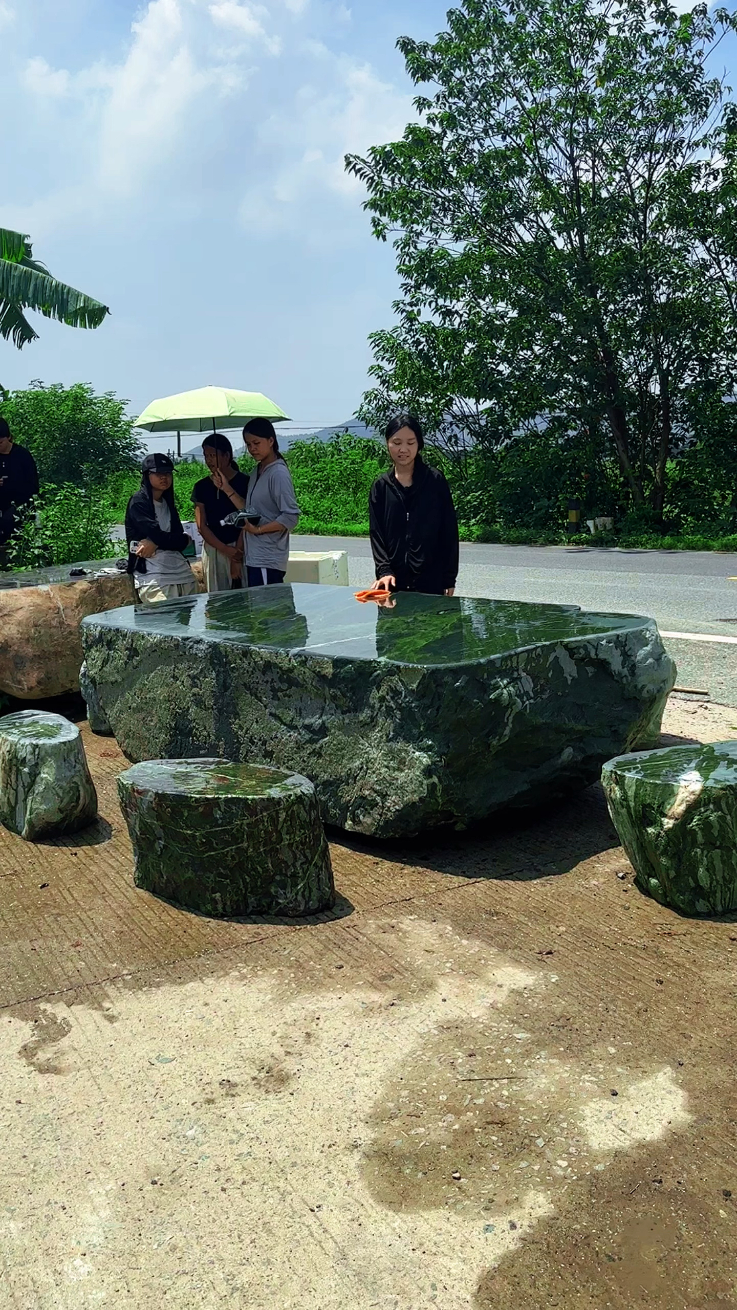 富贵绿石桌石凳,一体打造原石原色