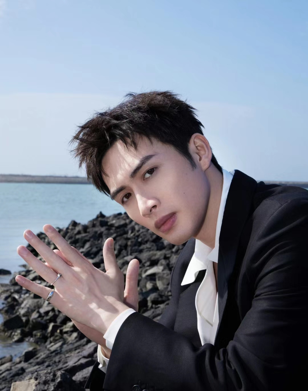 张彬彬有点奇怪,因为其他年轻的男明星有一部剧小火,就开始给自己抬咖