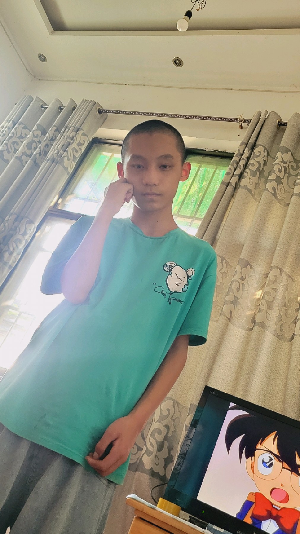 自闭症少年长大了,却还像个小孩