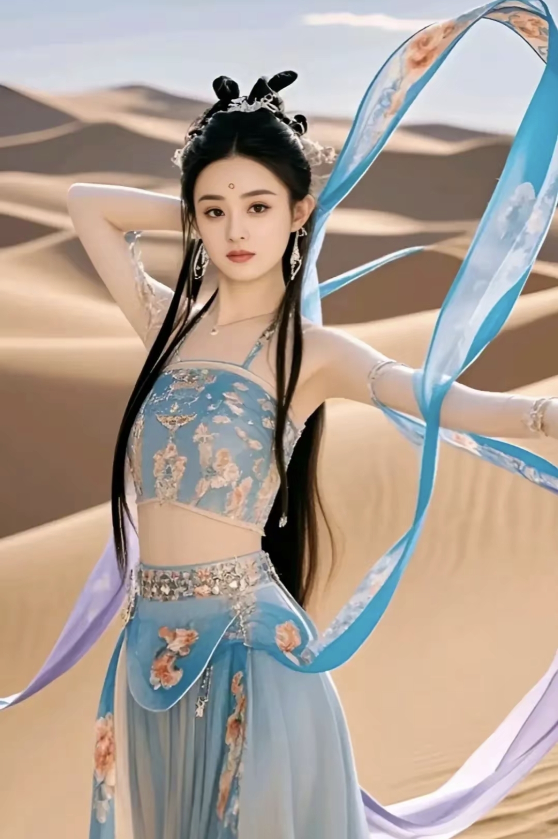 赵丽颖演绎敦煌之美,神韵天成,仿佛从古老壁画中走出来的仙子  她身着