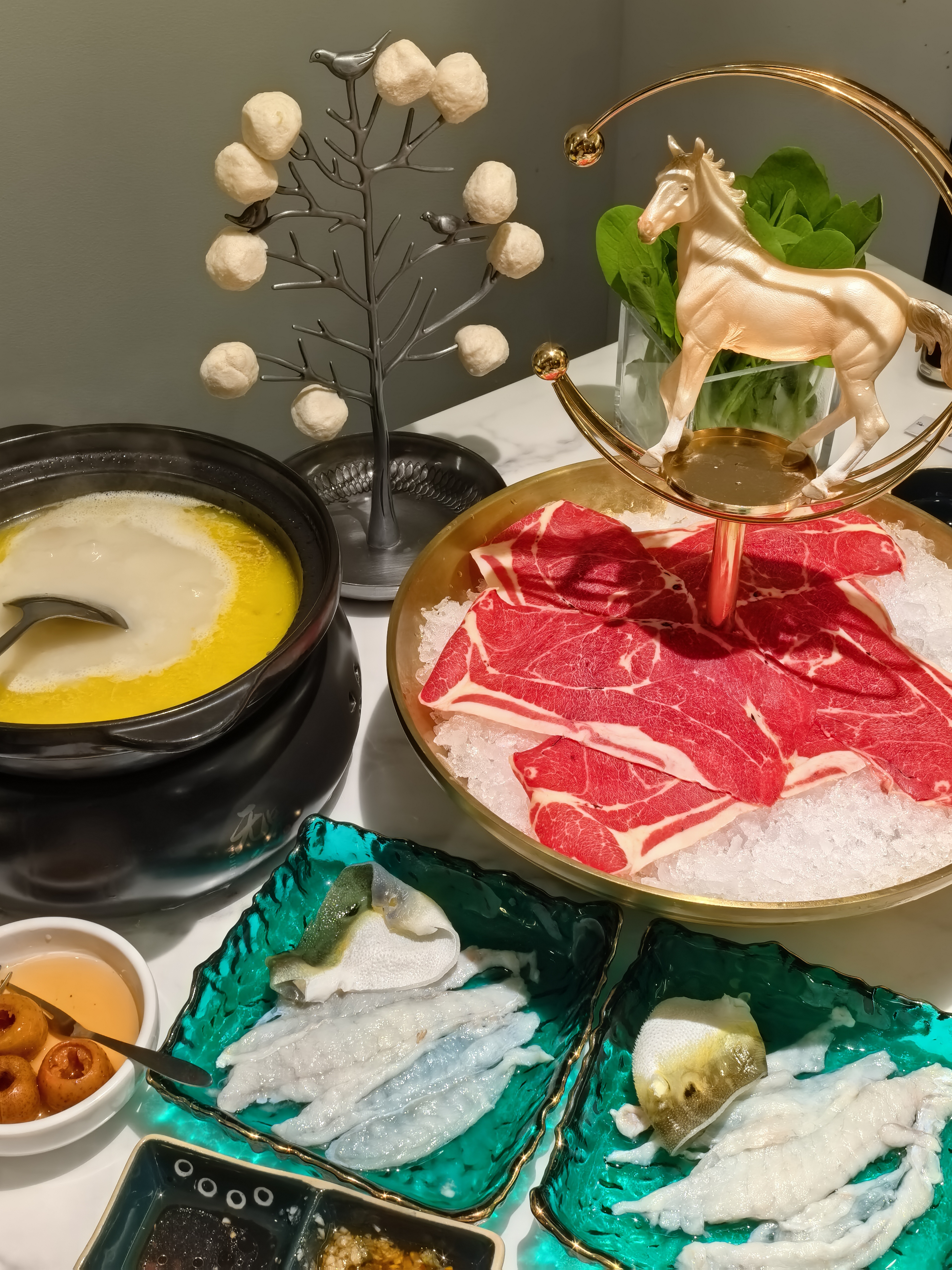 想不到淮扬菜也能和河豚火锅联系在一起～  位置挺好找的就在华润