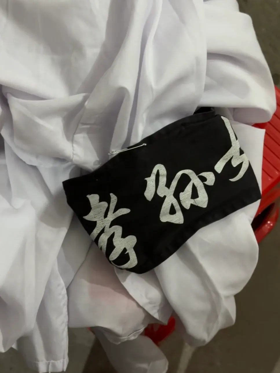 离婚多年不管不顾,去世了来找我哭丧,怎么有脸来张嘴呢?